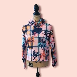 Beautiful and practical hooded sweater.